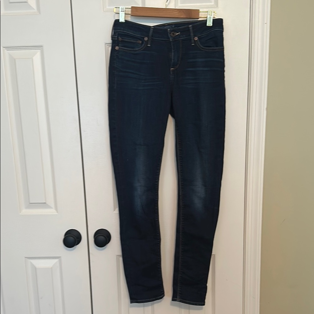 Lucky Brand size 2/26R Blue Stretch Skinny Jeans with Classic Wash